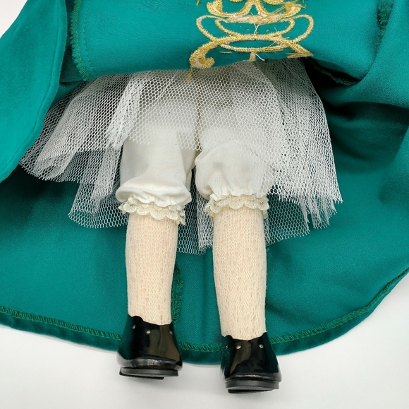 Vintage Victorian Rose Collection Porcelain Doll - Picture 6 of 9